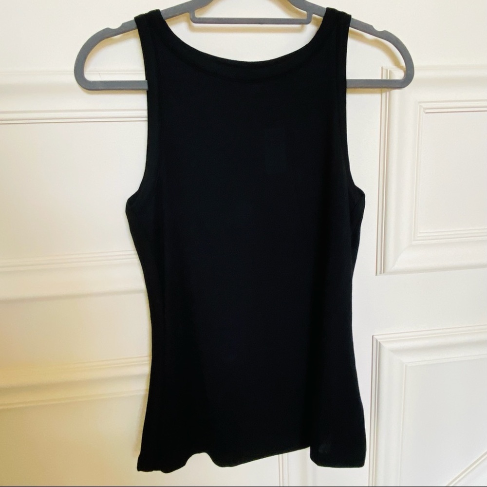NWT • GAP Women’s Sleeveless Lightweight Sweater Top